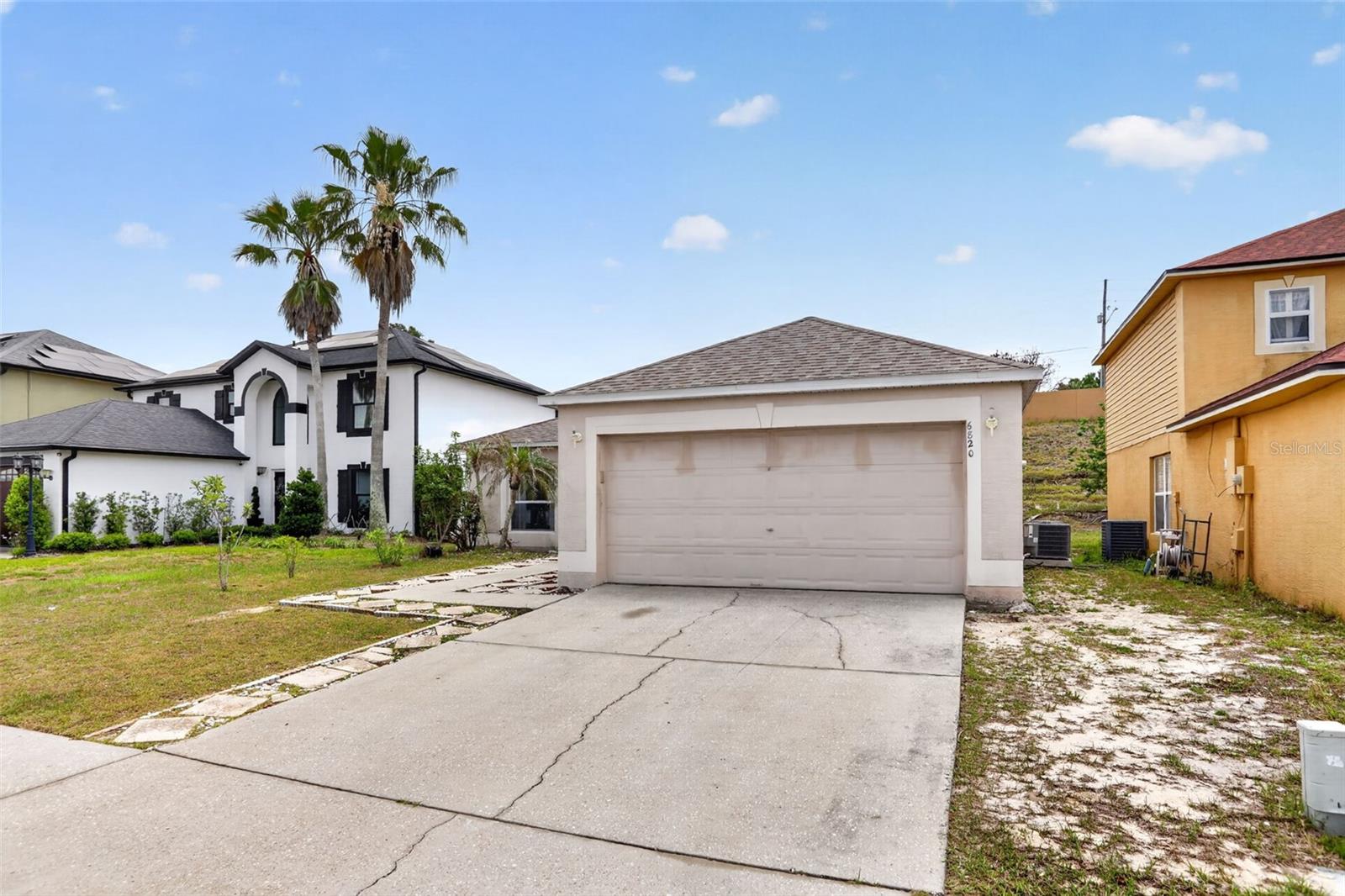 Single Family Residence in ORLANDO, FL - Daniel Dourado