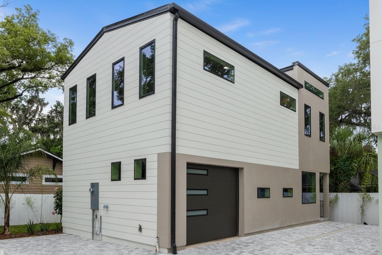 Single Family Residence in ORLANDO, FL - Daniel Dourado