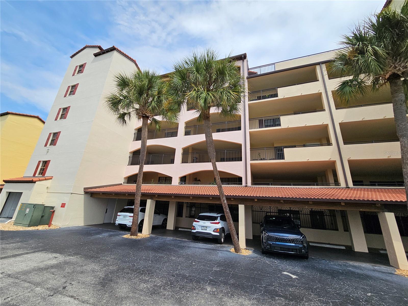Condominium in DAYTONA BEACH, FL - Daniel Dourado