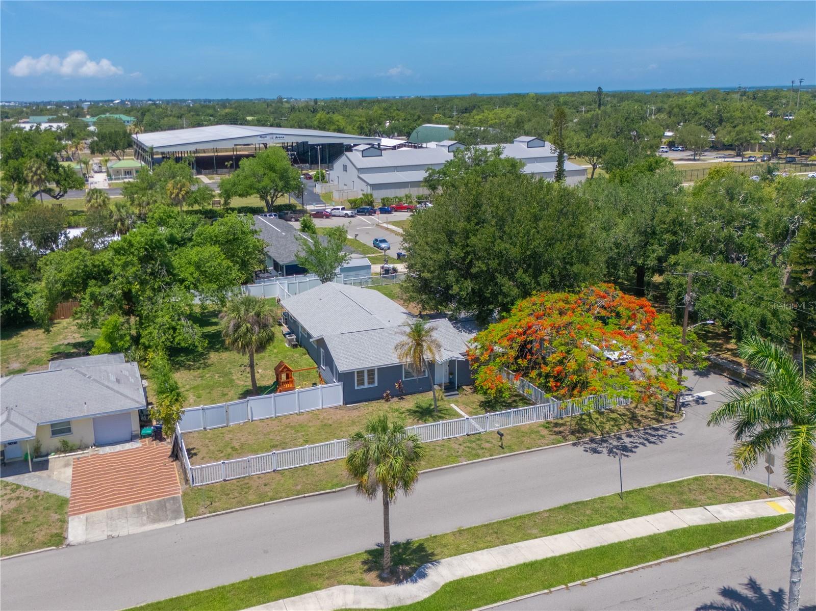 Single Family Residence in PALMETTO, FL - Daniel Dourado