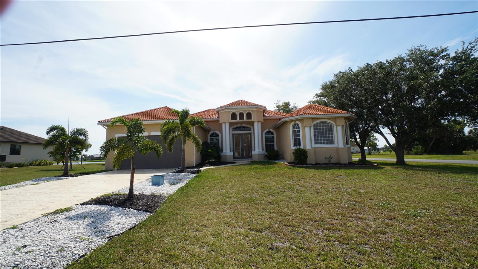Single Family Residence in PUNTA GORDA, FL - Daniel Dourado