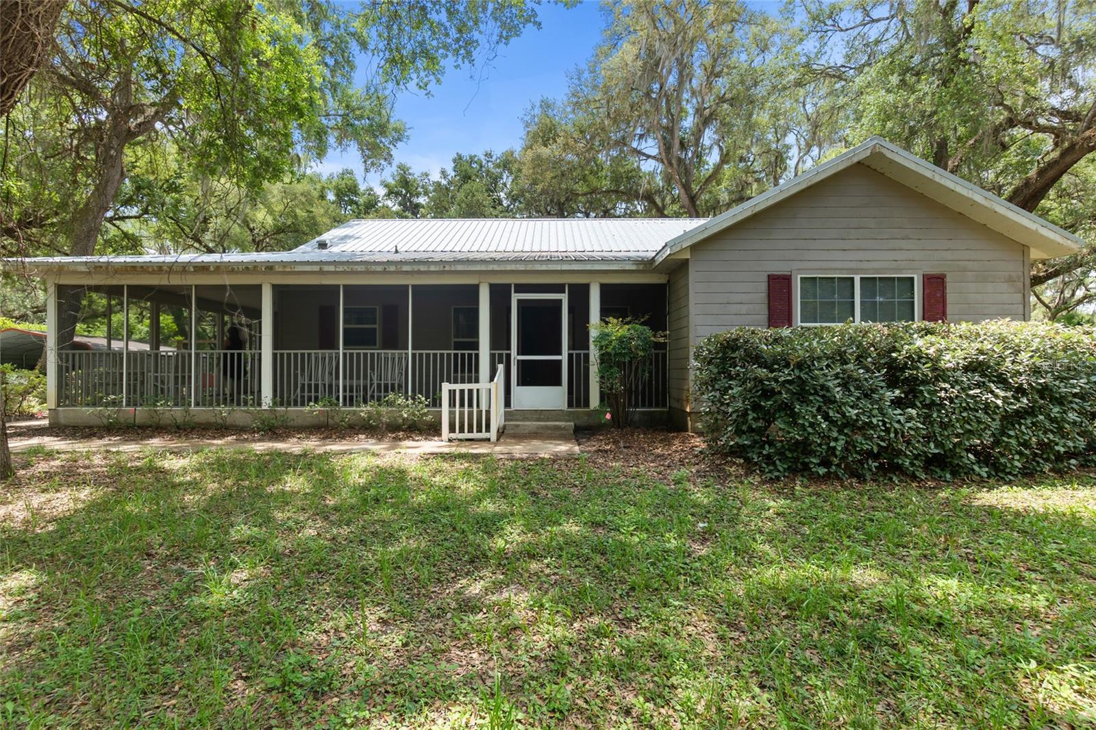Single Family Residence in WEBSTER, FL - Daniel Dourado