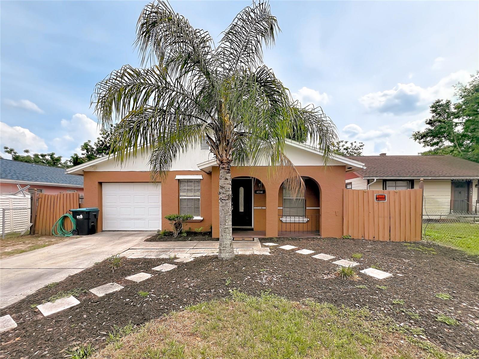 Single Family Residence in ORLANDO, FL - Daniel Dourado