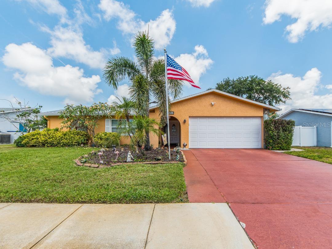 Single Family Residence in SEMINOLE, FL - Daniel Dourado
