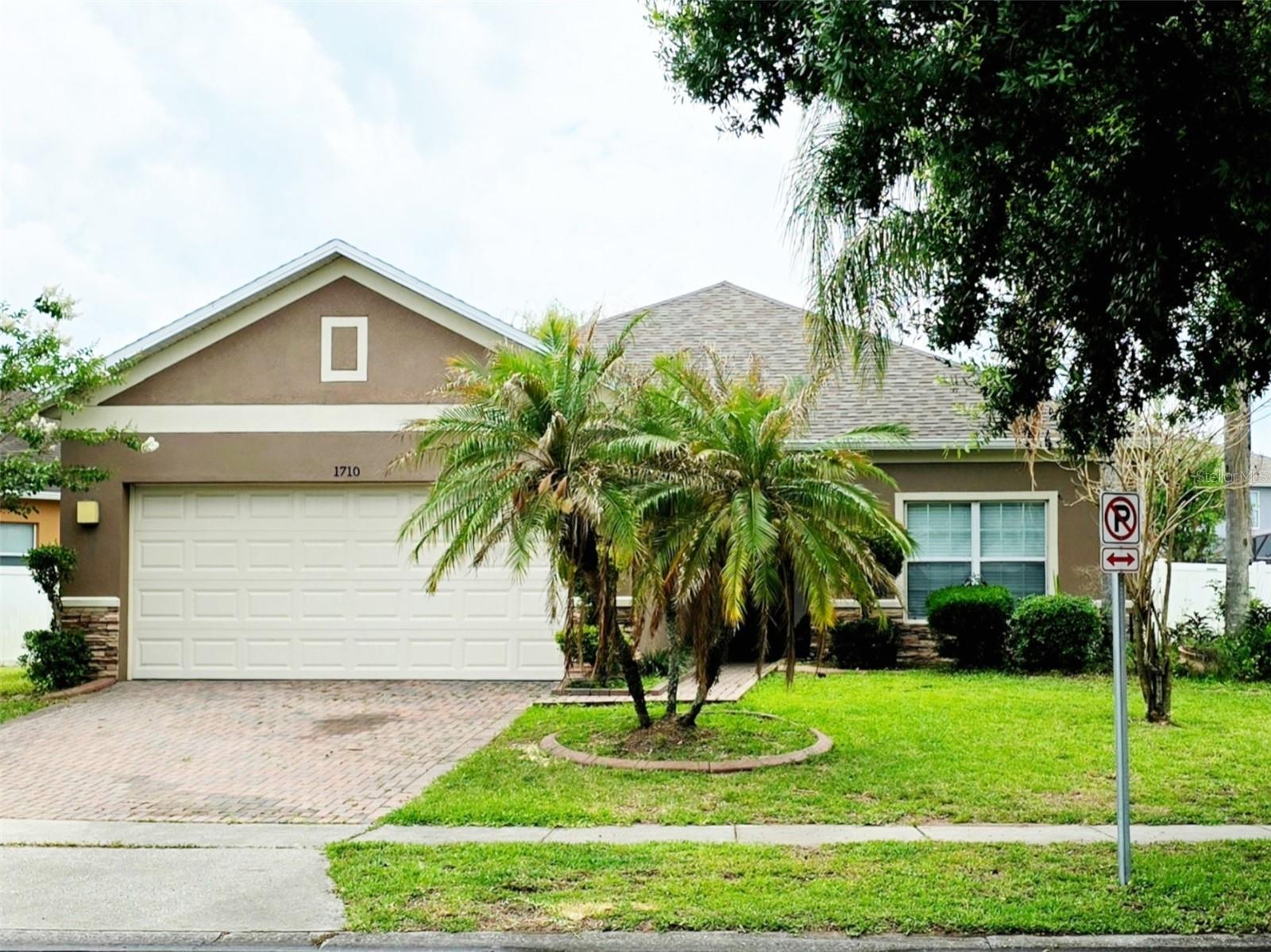 Single Family Residence in ORLANDO, FL - Daniel Dourado
