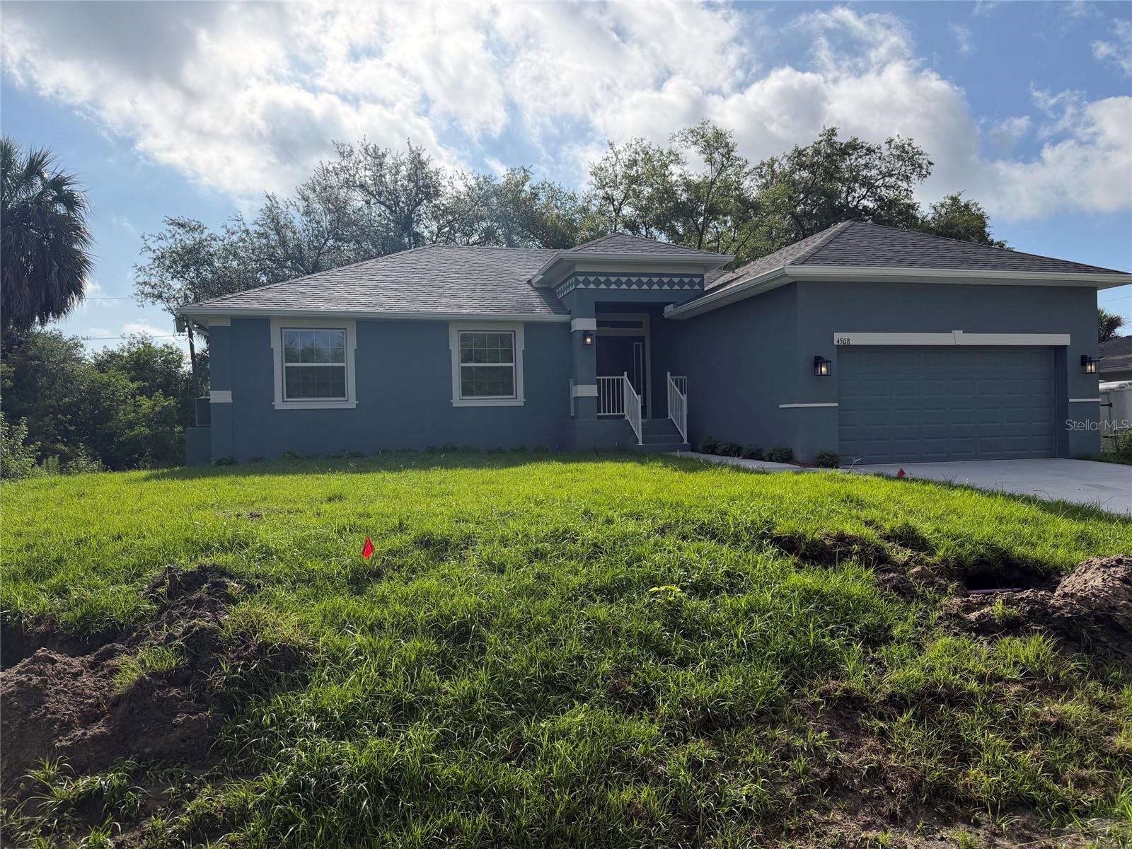Single Family Residence in PORT CHARLOTTE, FL - Daniel Dourado