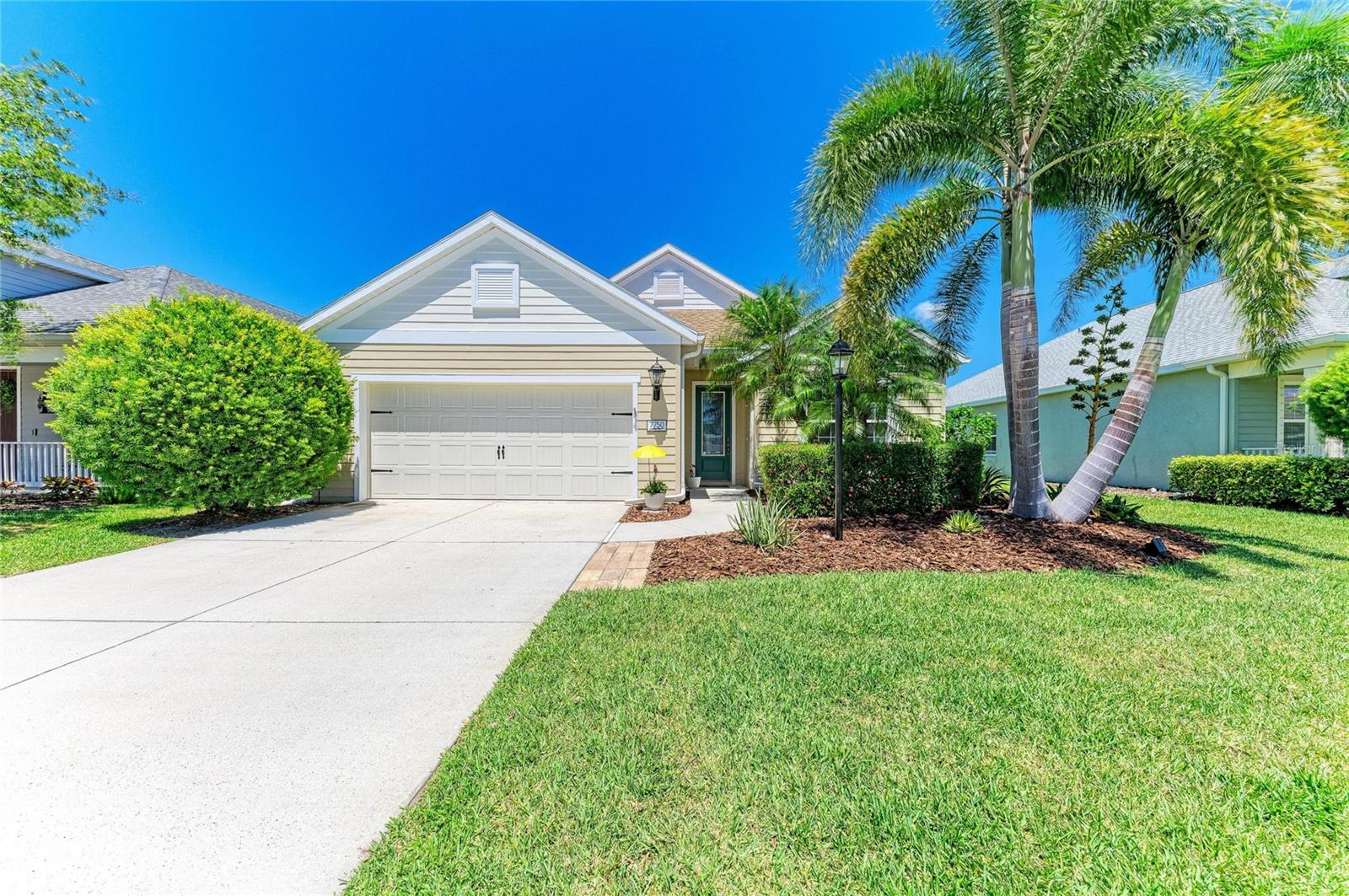 Single Family Residence in BRADENTON, FL - Daniel Dourado