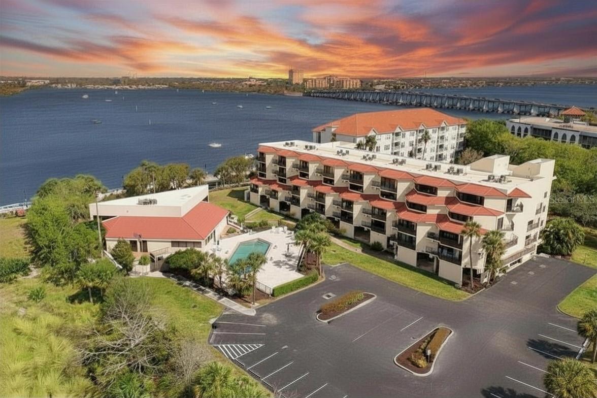 Condominium in BRADENTON, FL - Daniel Dourado