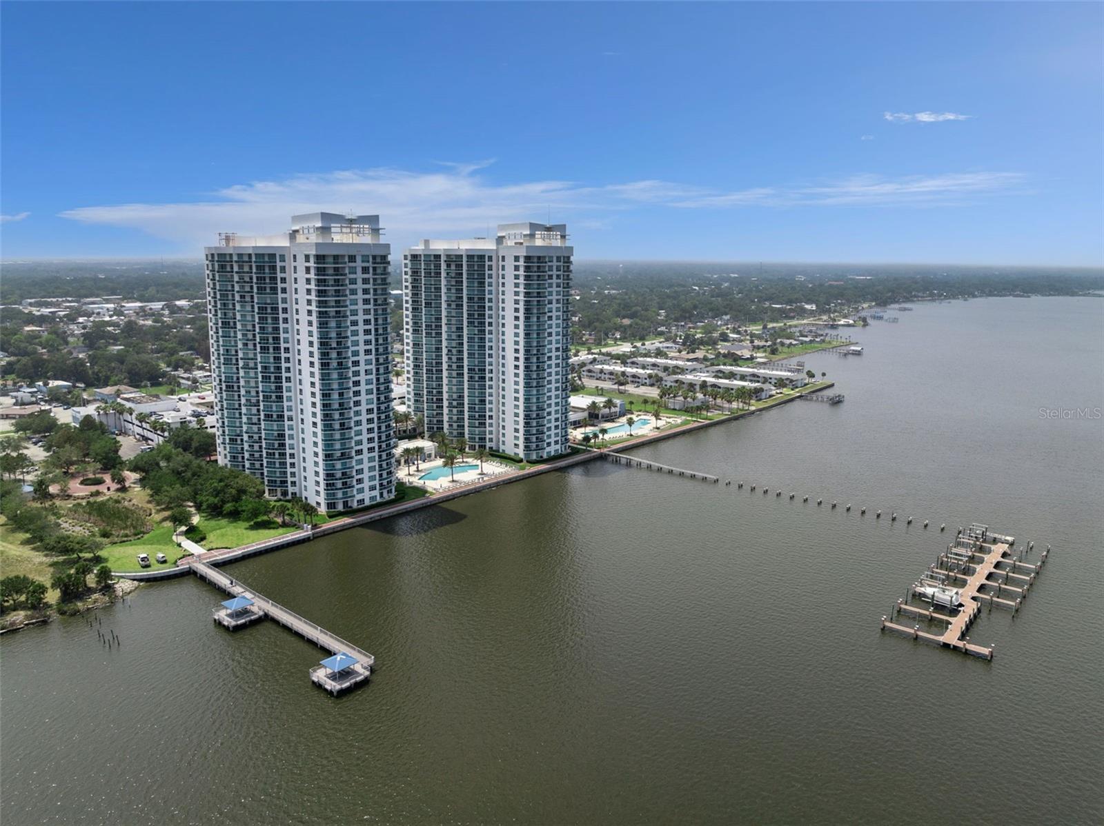 Condominium em HOLLY HILL, FL - Daniel Dourado