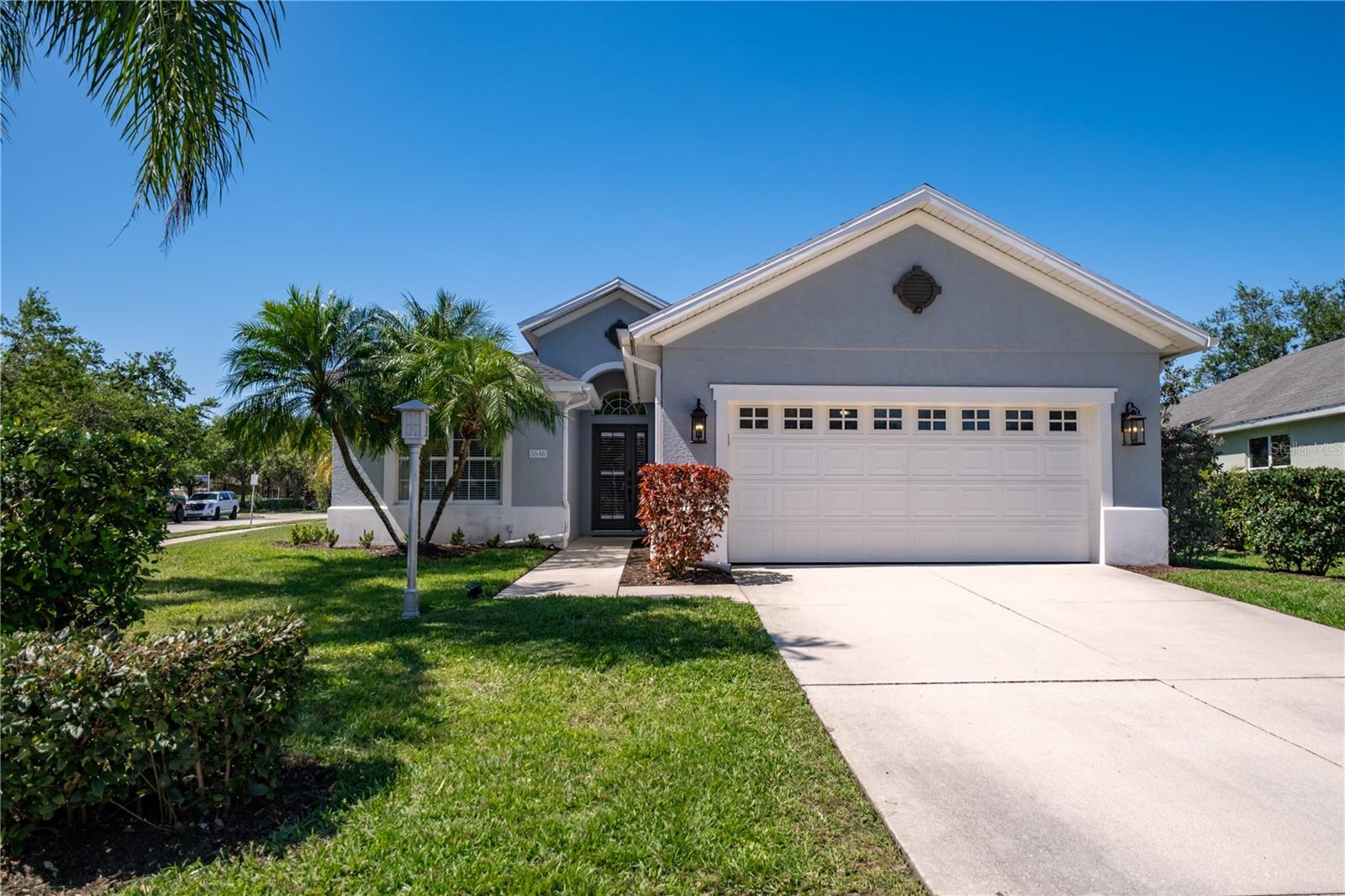 Single Family Residence in BRADENTON, FL - Daniel Dourado