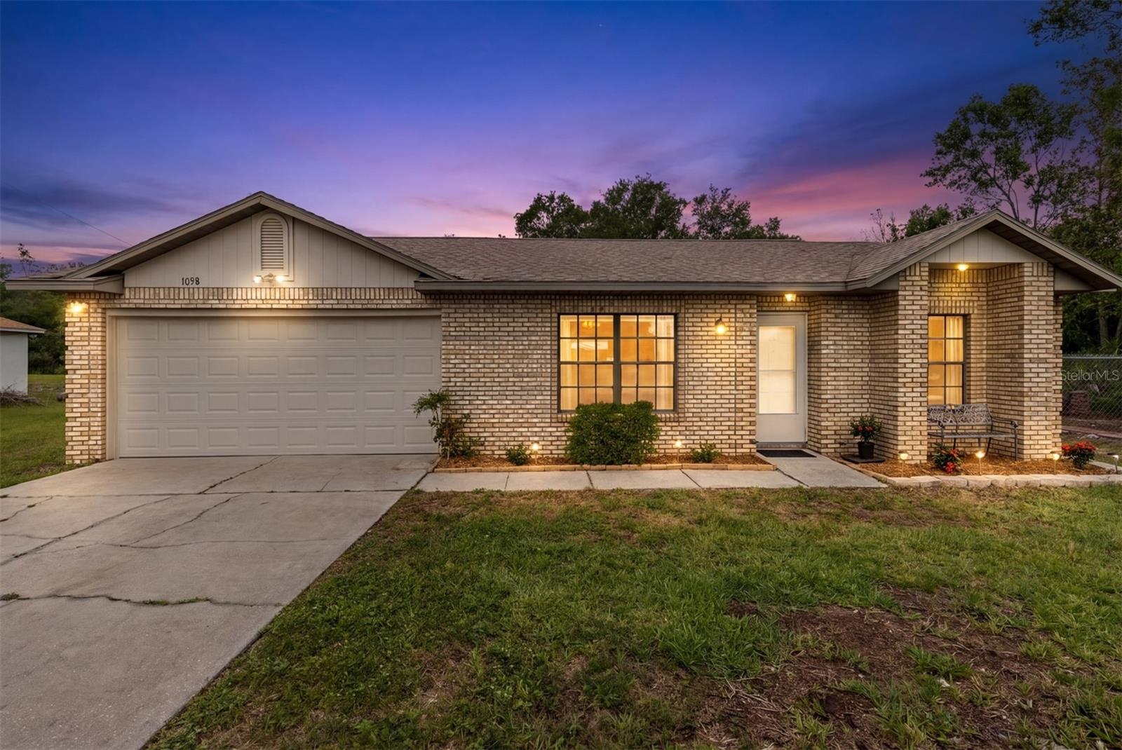 Single Family Residence in DELTONA, FL - Daniel Dourado