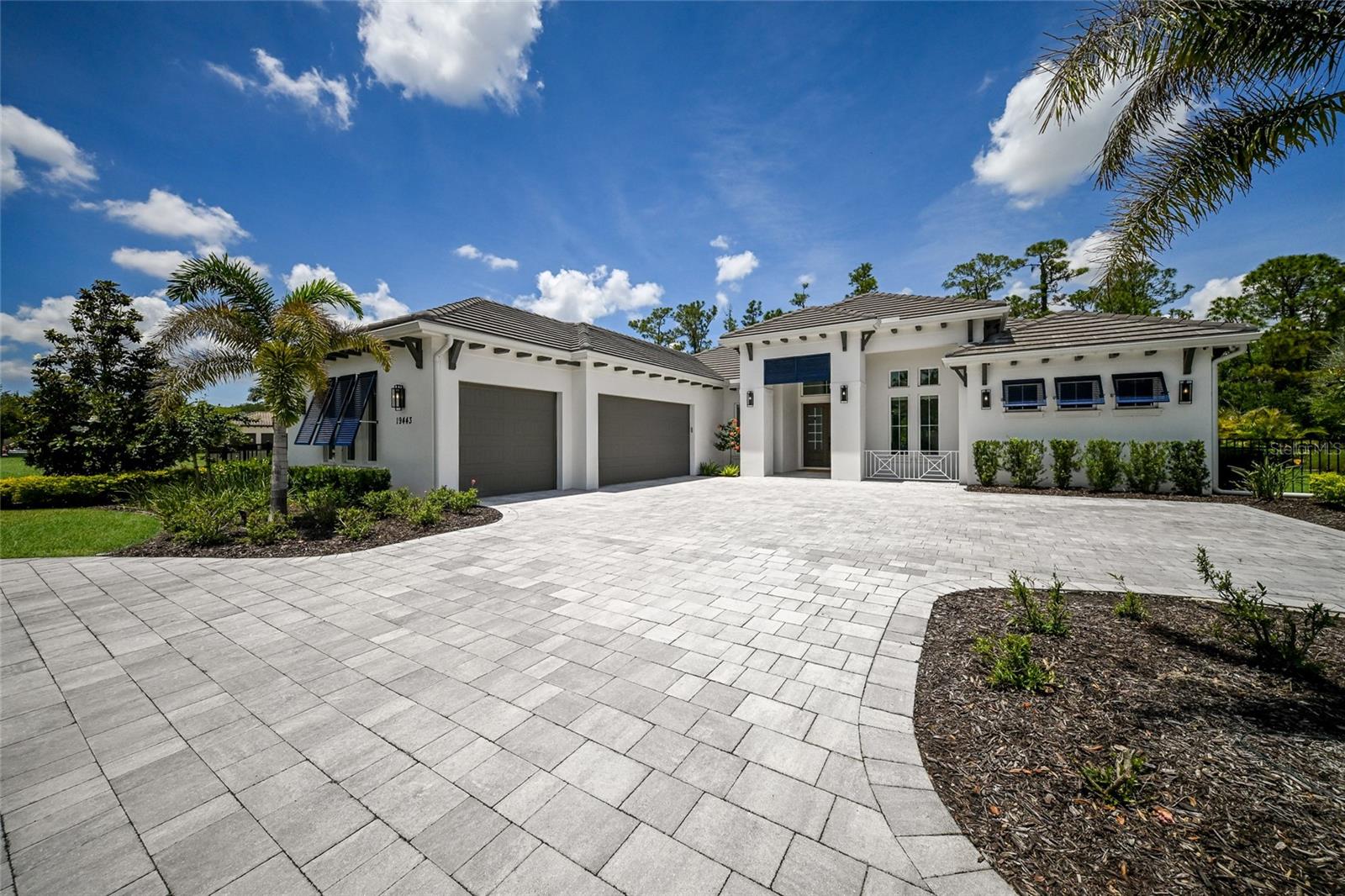 Single Family Residence in BRADENTON, FL - Daniel Dourado