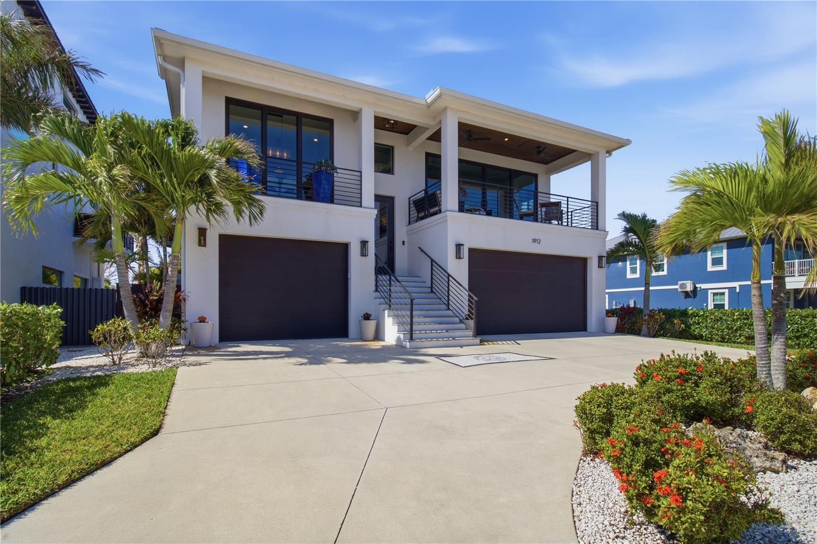 Single Family Residence in BRADENTON, FL - Daniel Dourado