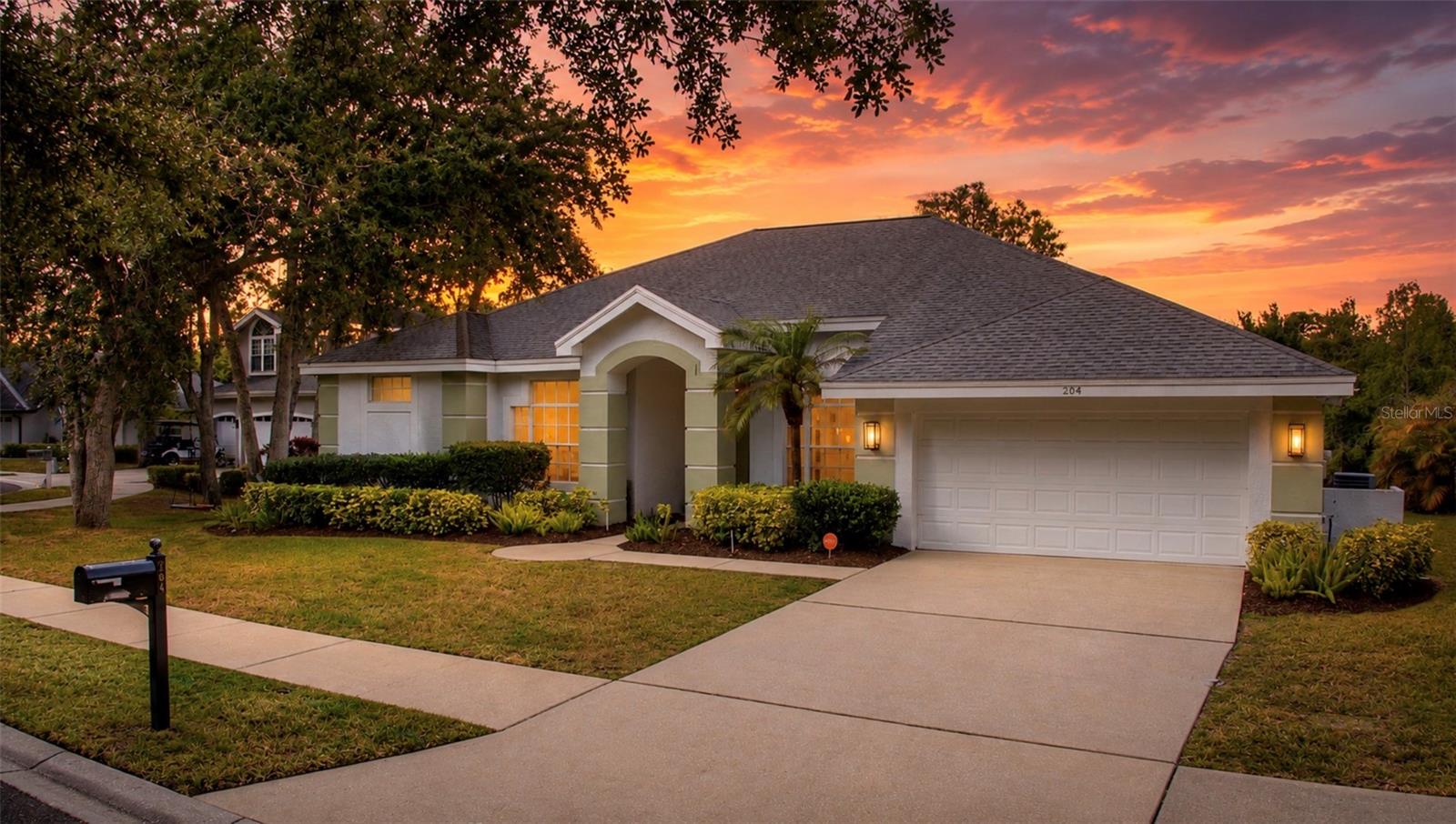 Single Family Residence in SAFETY HARBOR, FL - Daniel Dourado