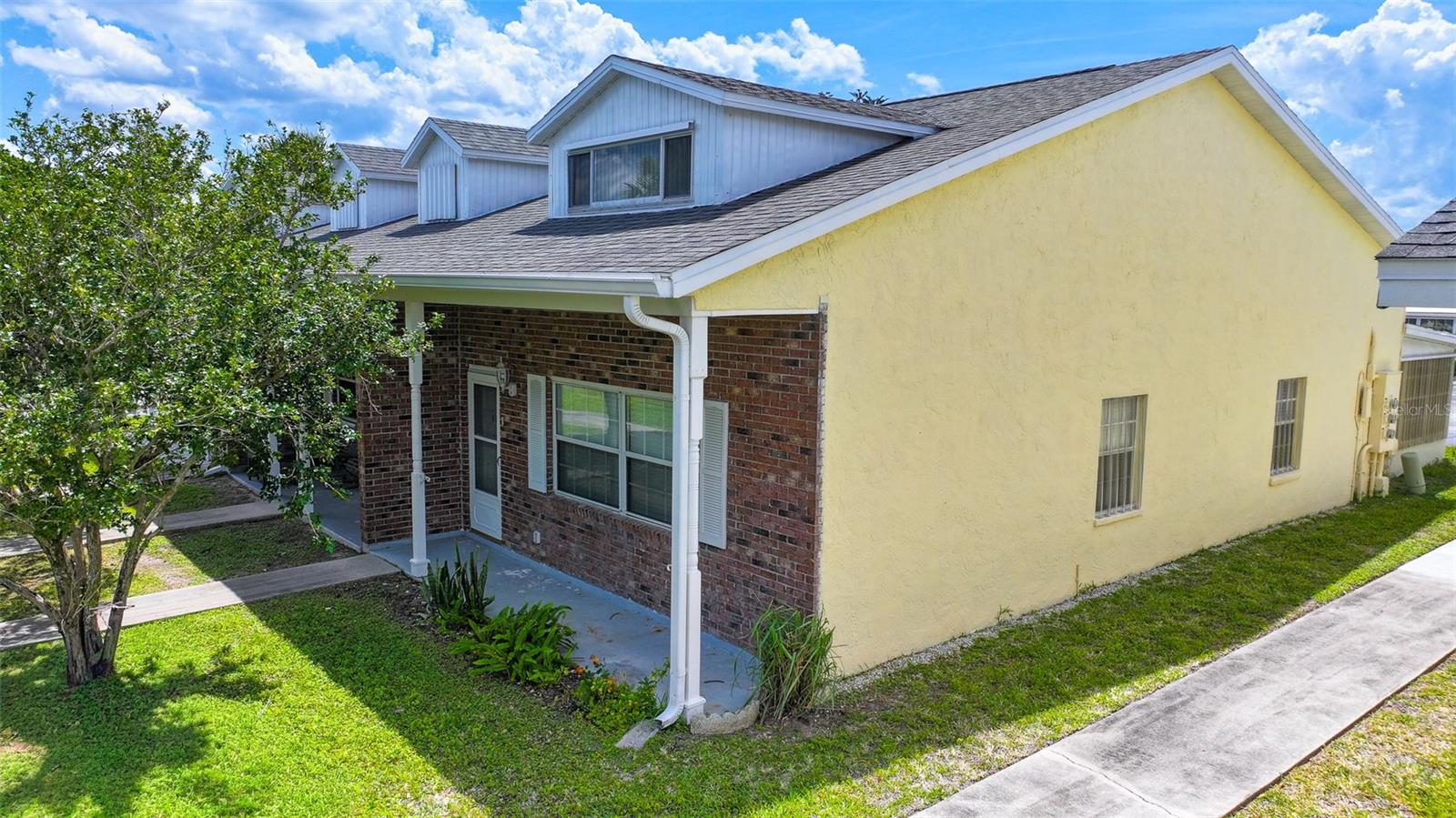 Townhouse in MICCO, FL - Daniel Dourado