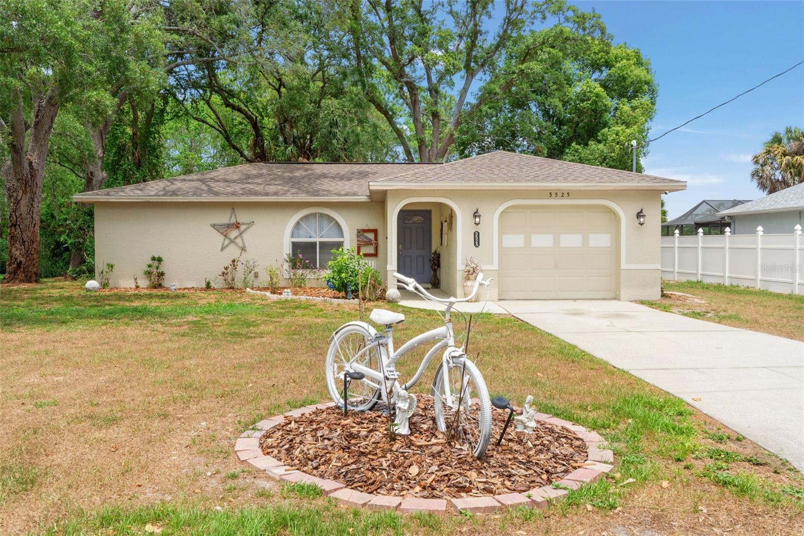 Single Family Residence em SPRING HILL, FL - Daniel Dourado