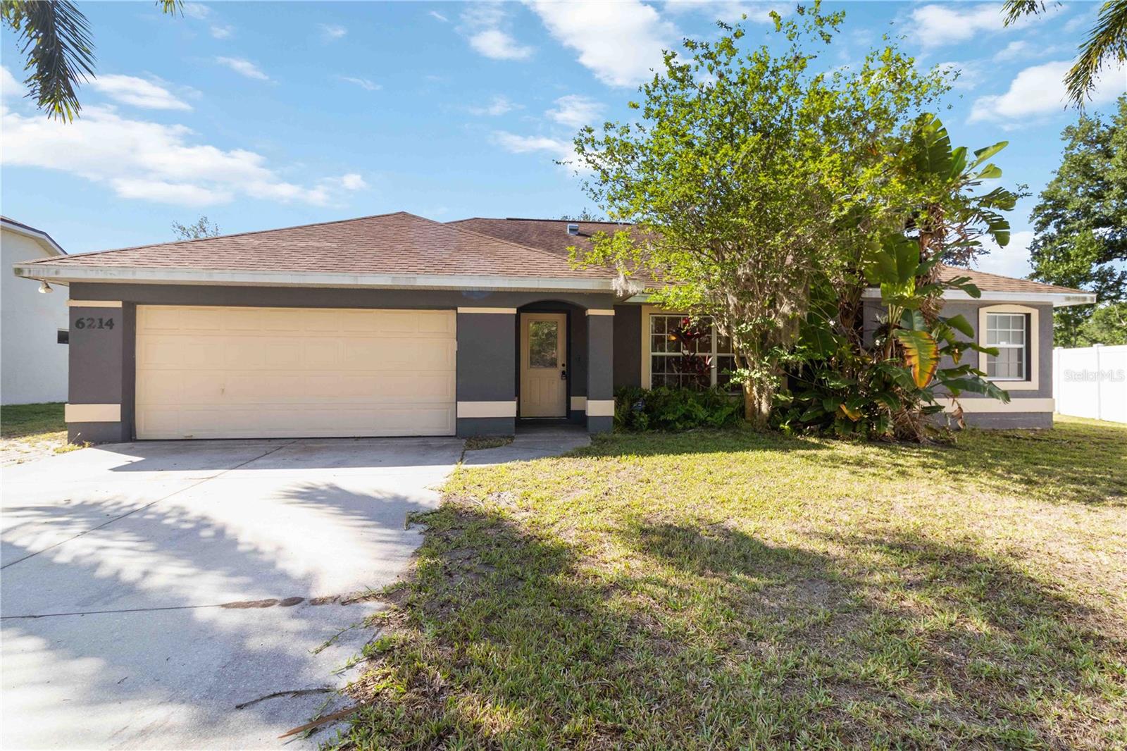 Single Family Residence in PALMETTO, FL - Daniel Dourado