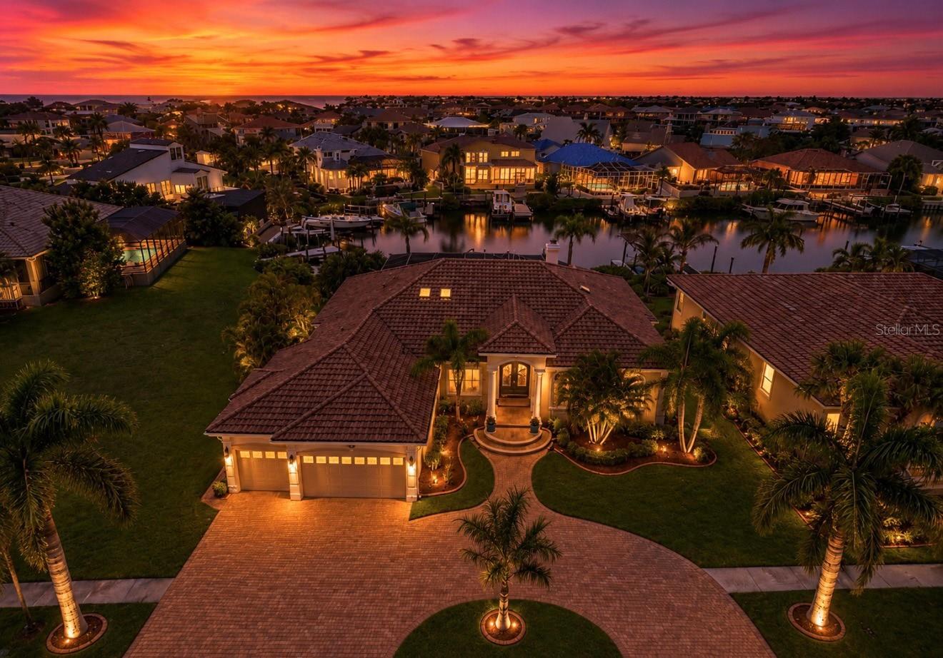 Single Family Residence in APOLLO BEACH, FL - Daniel Dourado