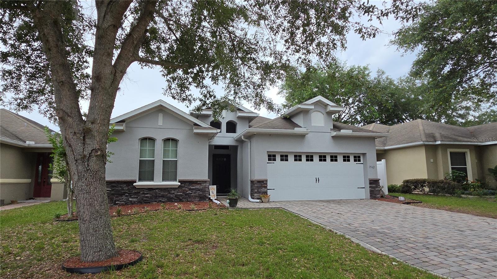 Single Family Residence in DELAND, FL - Daniel Dourado