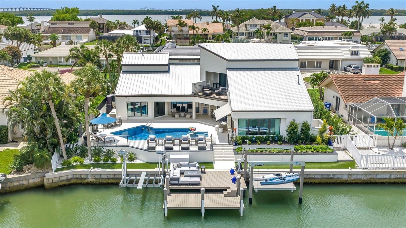 Single Family Residence em ST PETERSBURG, FL - Daniel Dourado