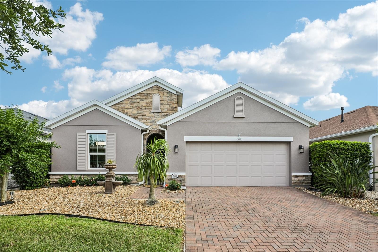 Single Family Residence in GROVELAND, FL - Daniel Dourado