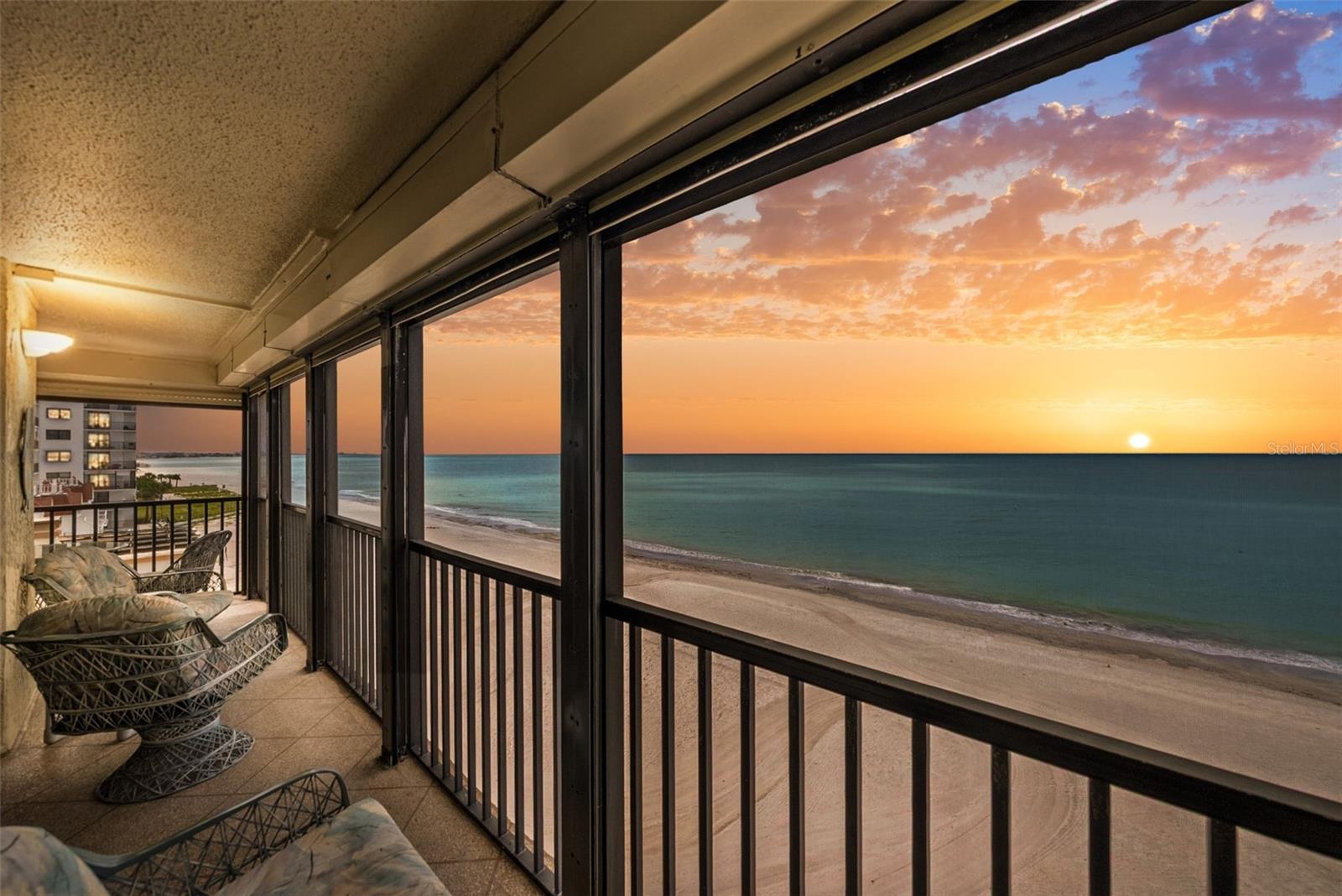 Condominium em MADEIRA BEACH, FL - Daniel Dourado