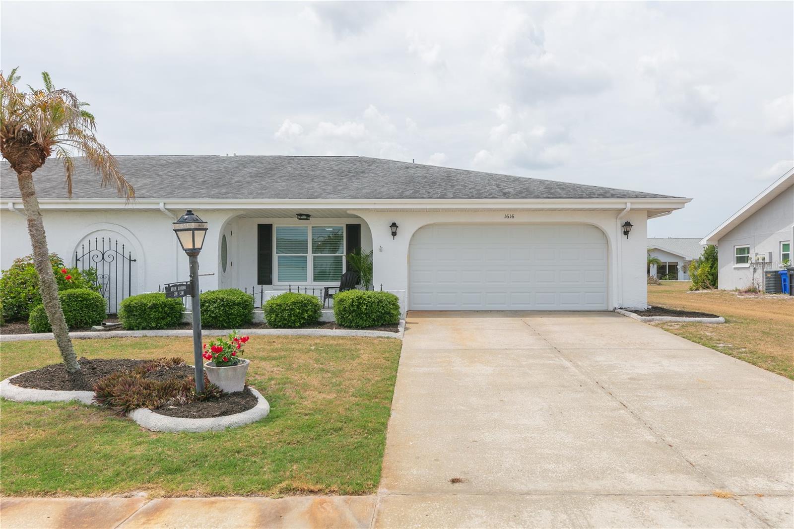 Single Family Residence in SUN CITY CENTER, FL - Daniel Dourado