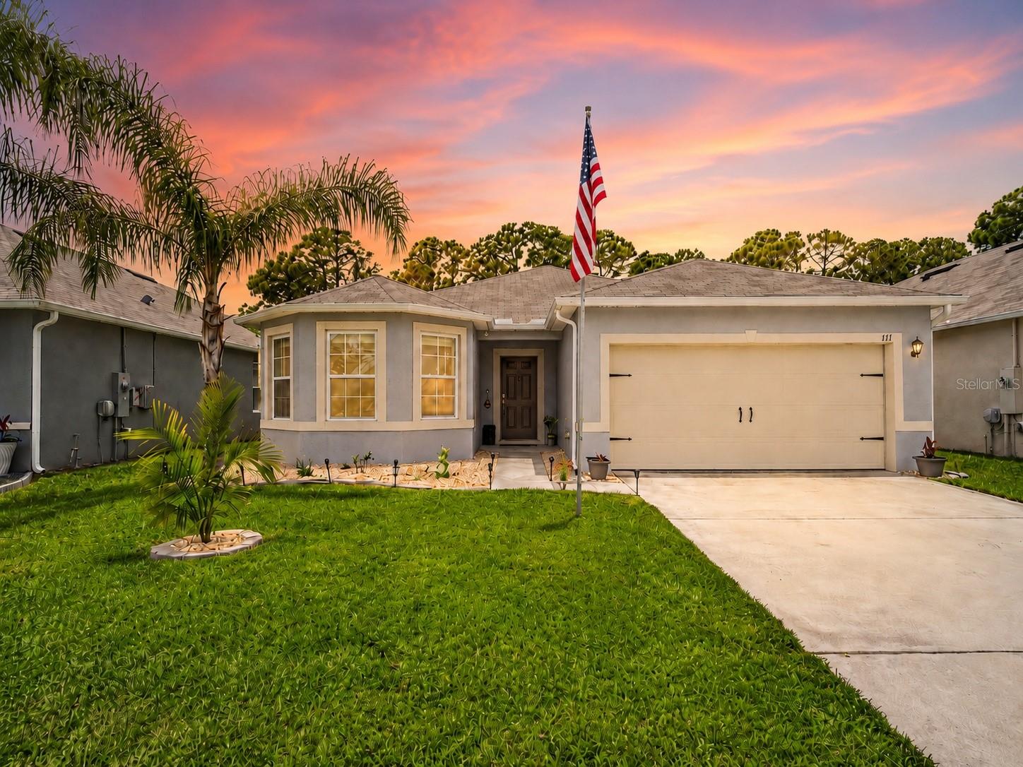 Single Family Residence in EDGEWATER, FL - Daniel Dourado