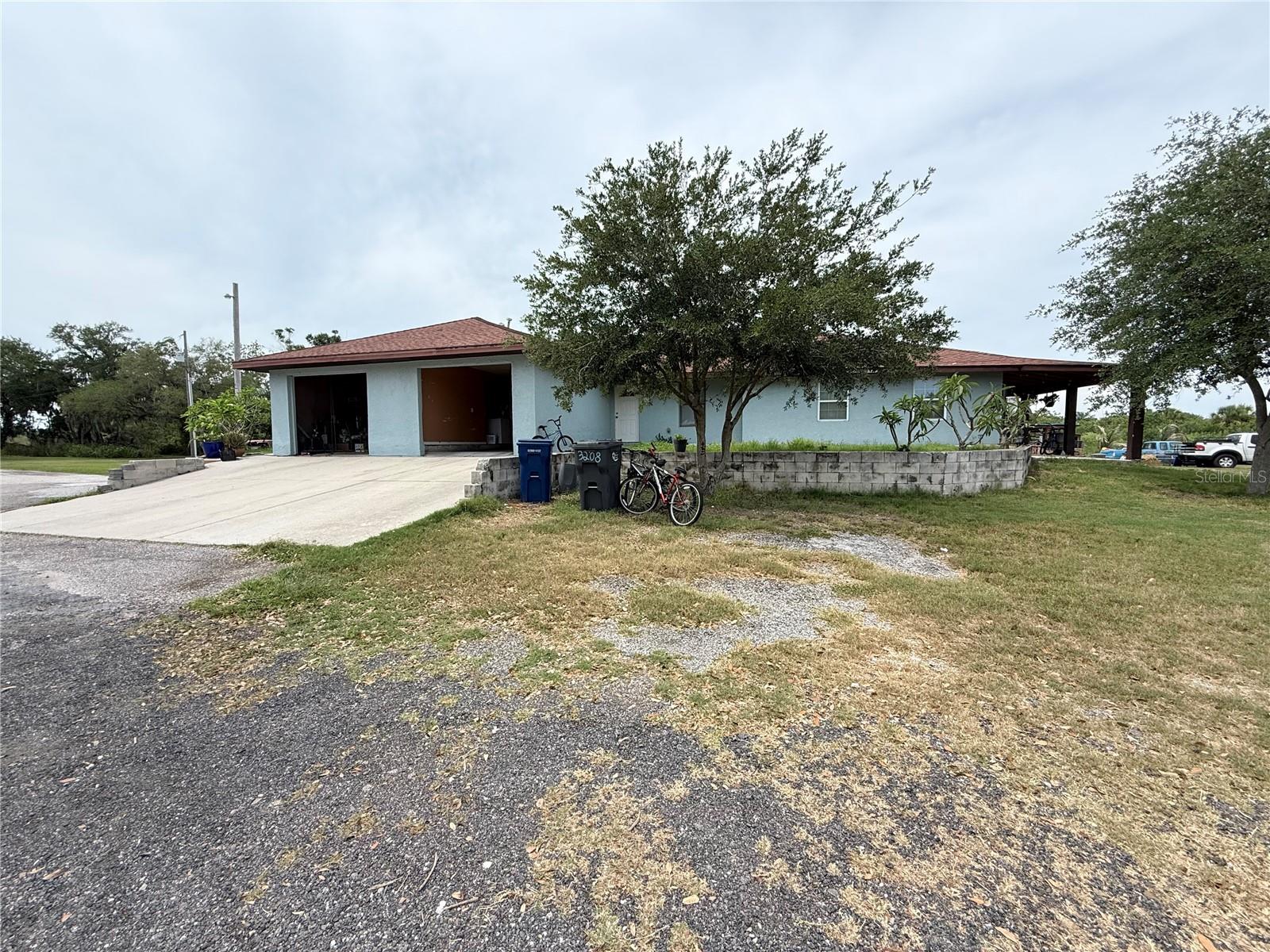 Single Family Residence in PALMETTO, FL - Daniel Dourado
