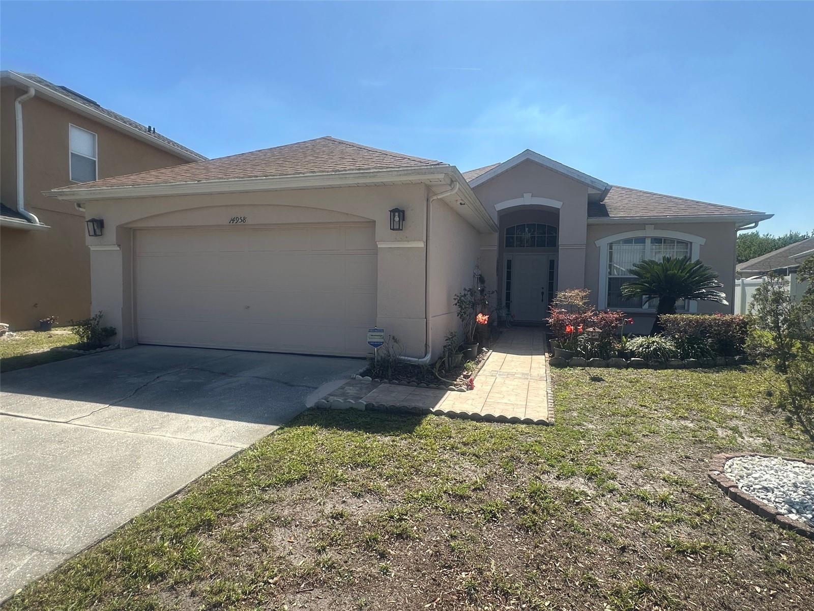 Single Family Residence in ORLANDO, FL - Daniel Dourado
