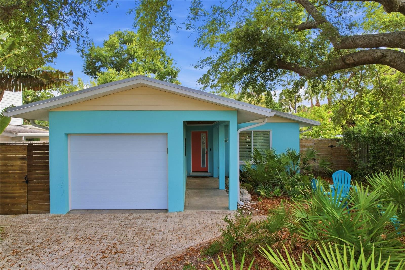 Single Family Residence in SARASOTA, FL - Daniel Dourado