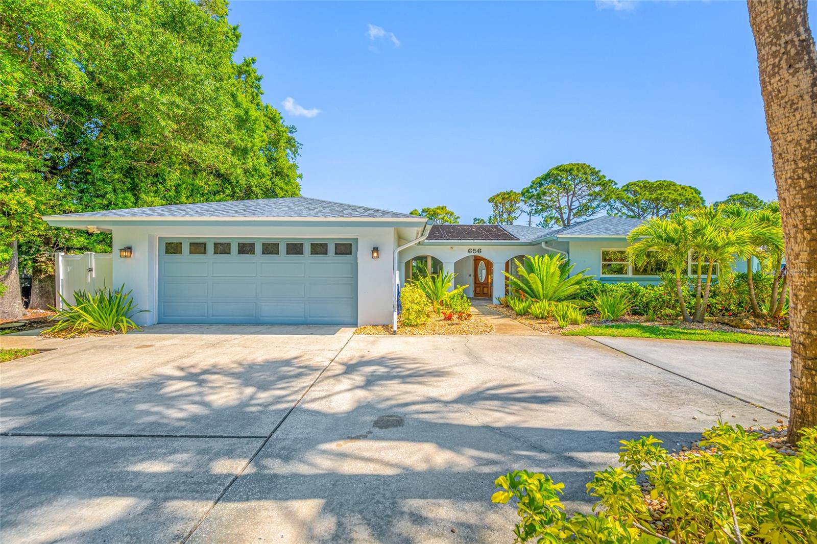 Single Family Residence in BELLEAIR, FL - Daniel Dourado