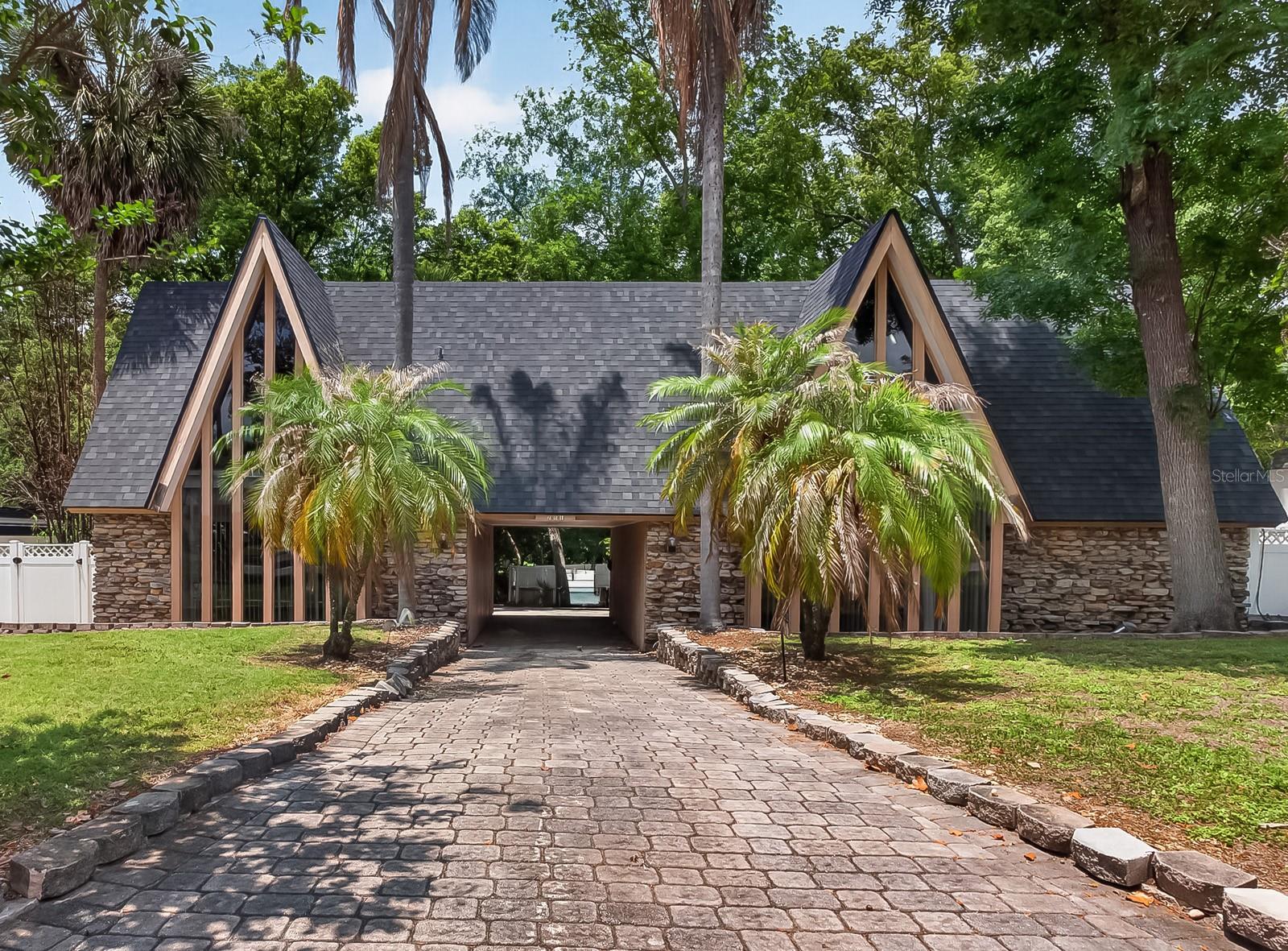 Single Family Residence in MAITLAND, FL - Daniel Dourado