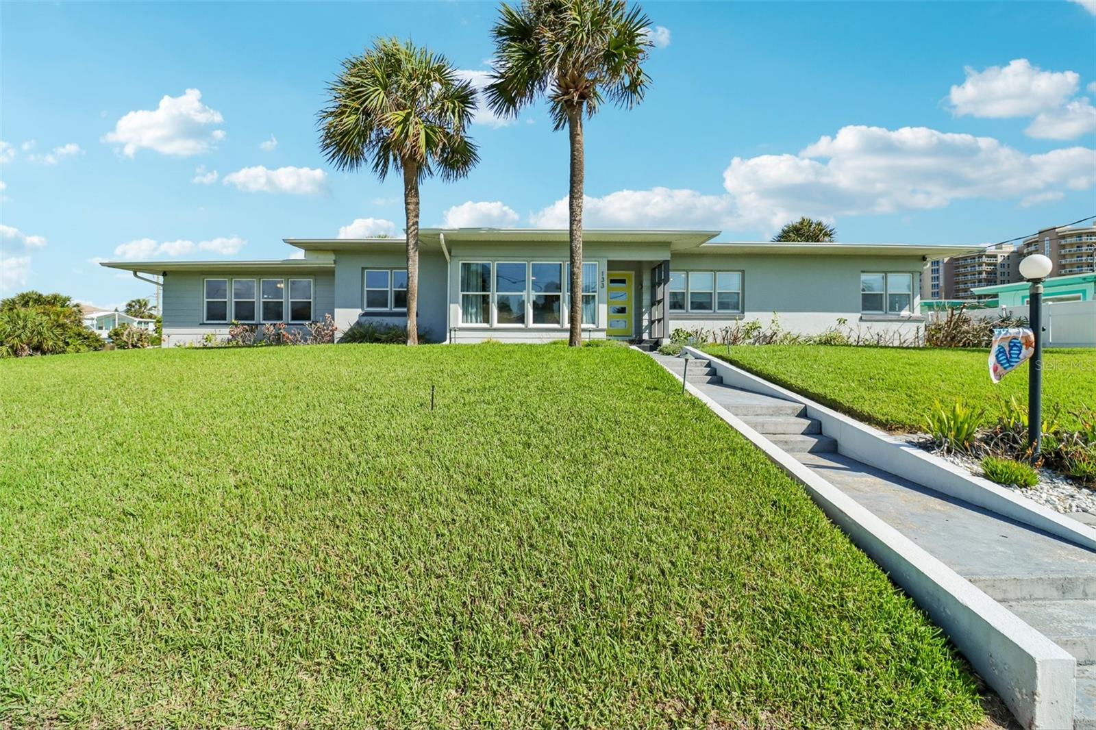 Single Family Residence in DAYTONA BEACH, FL - Daniel Dourado