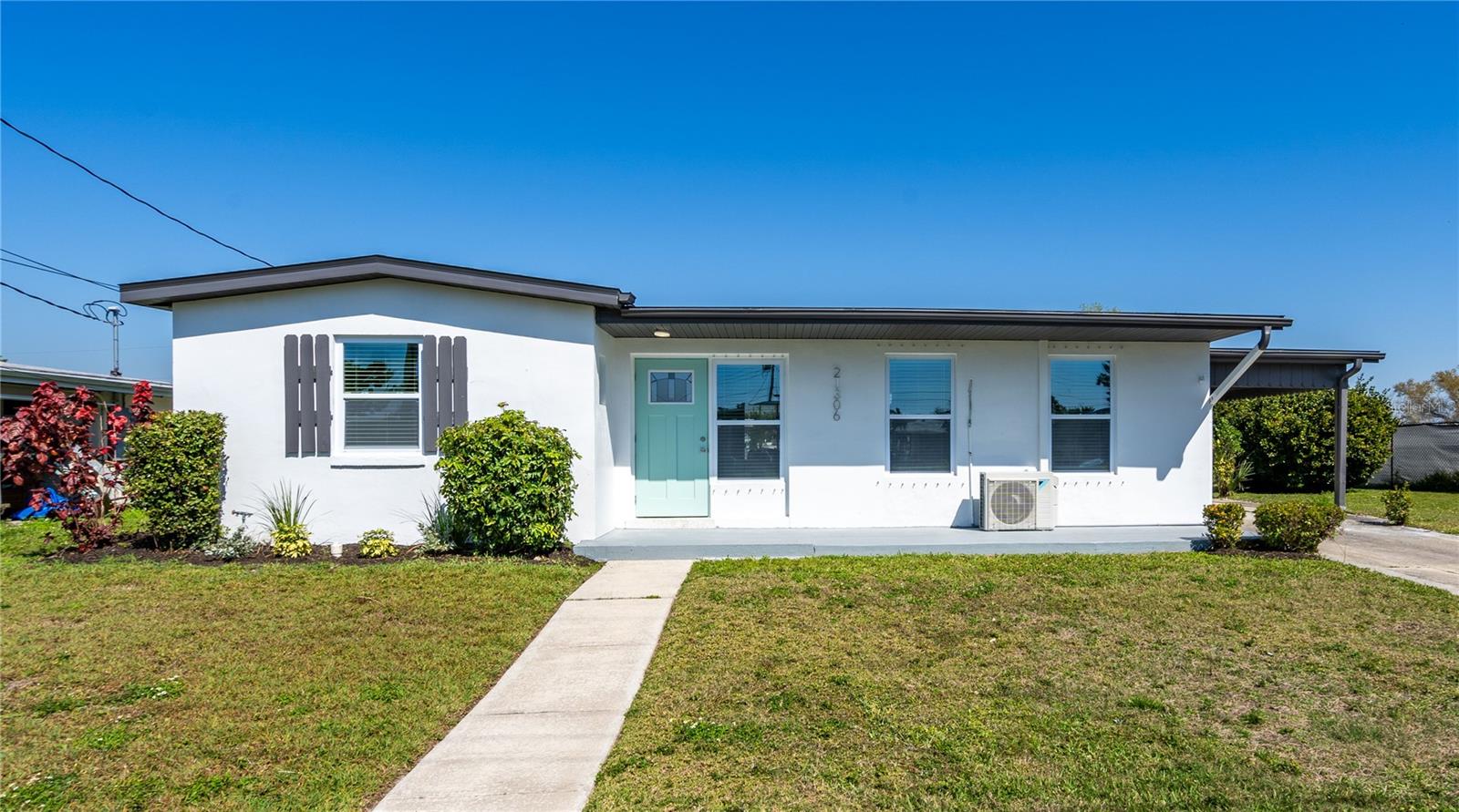 Single Family Residence in PORT CHARLOTTE, FL - Daniel Dourado