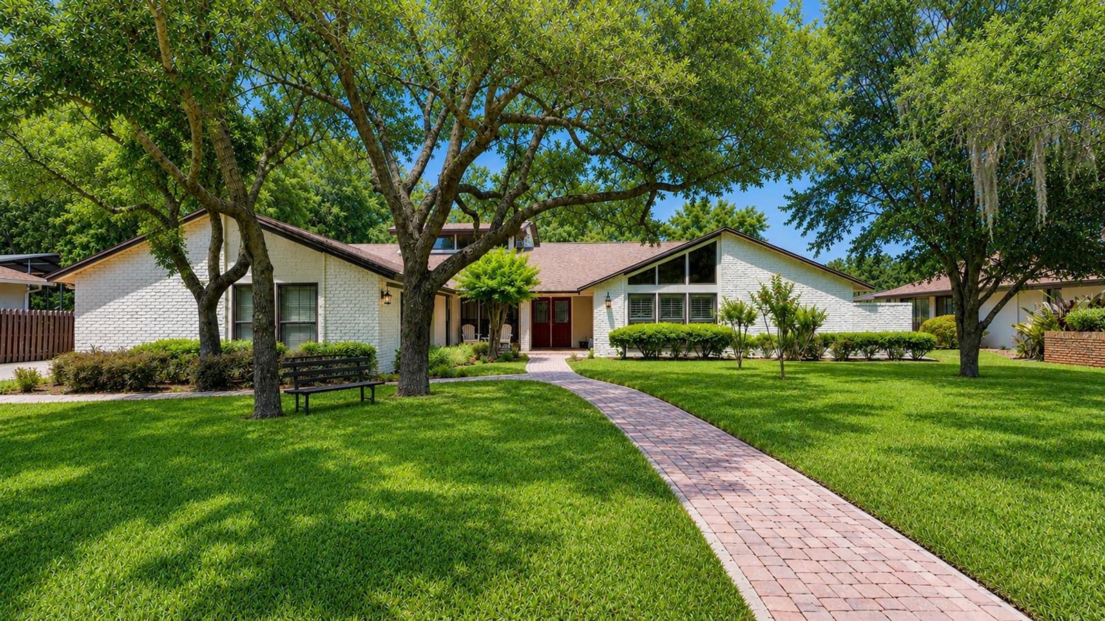 Single Family Residence in LONGWOOD, FL - Daniel Dourado