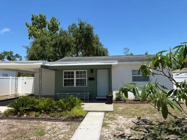 Single Family Residence em ST PETERSBURG, FL - Daniel Dourado
