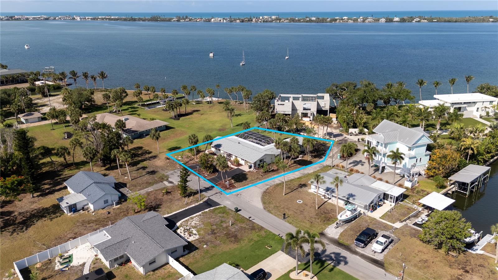 Single Family Residence in ENGLEWOOD, FL - Daniel Dourado