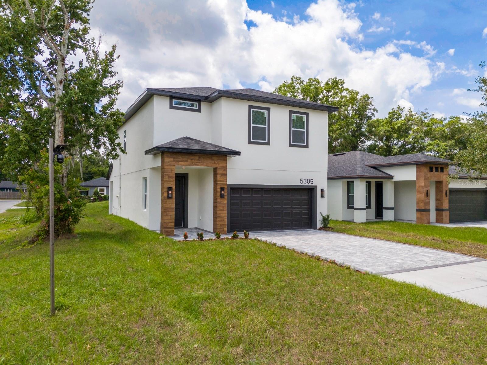 Single Family Residence in ORLANDO, FL - Daniel Dourado