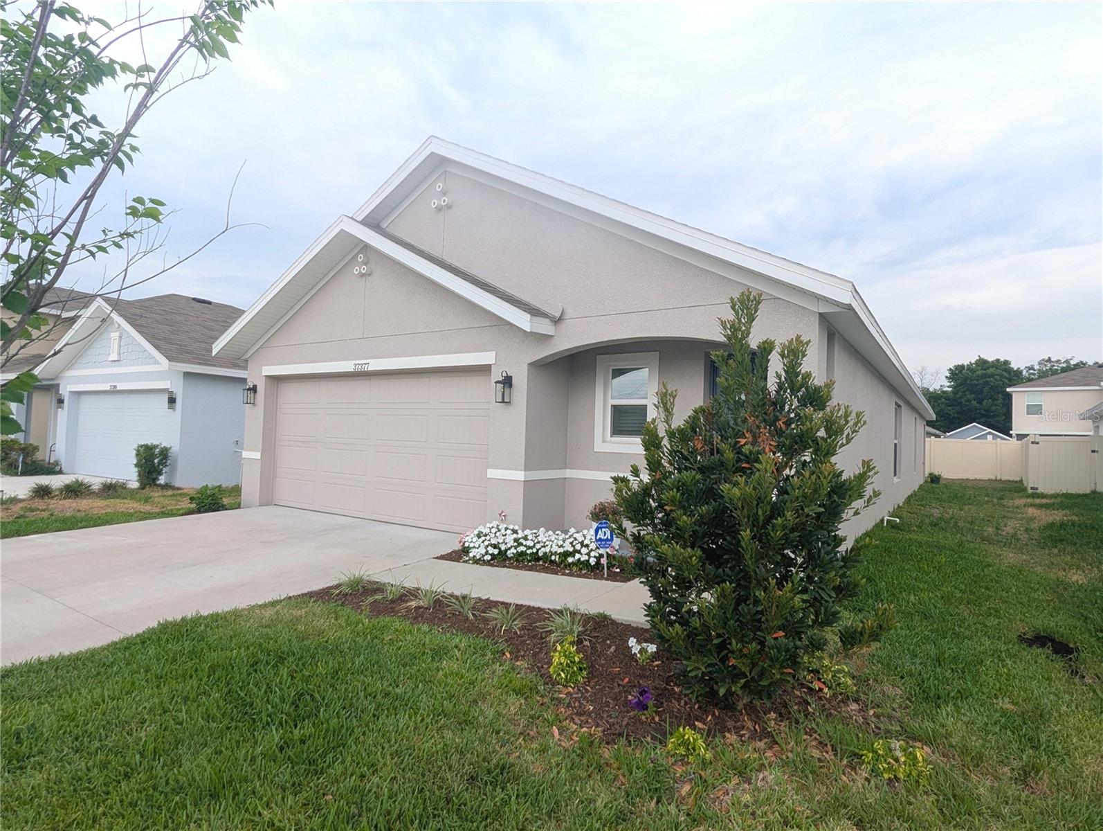 Single Family Residence in ZEPHYRHILLS, FL - Daniel Dourado