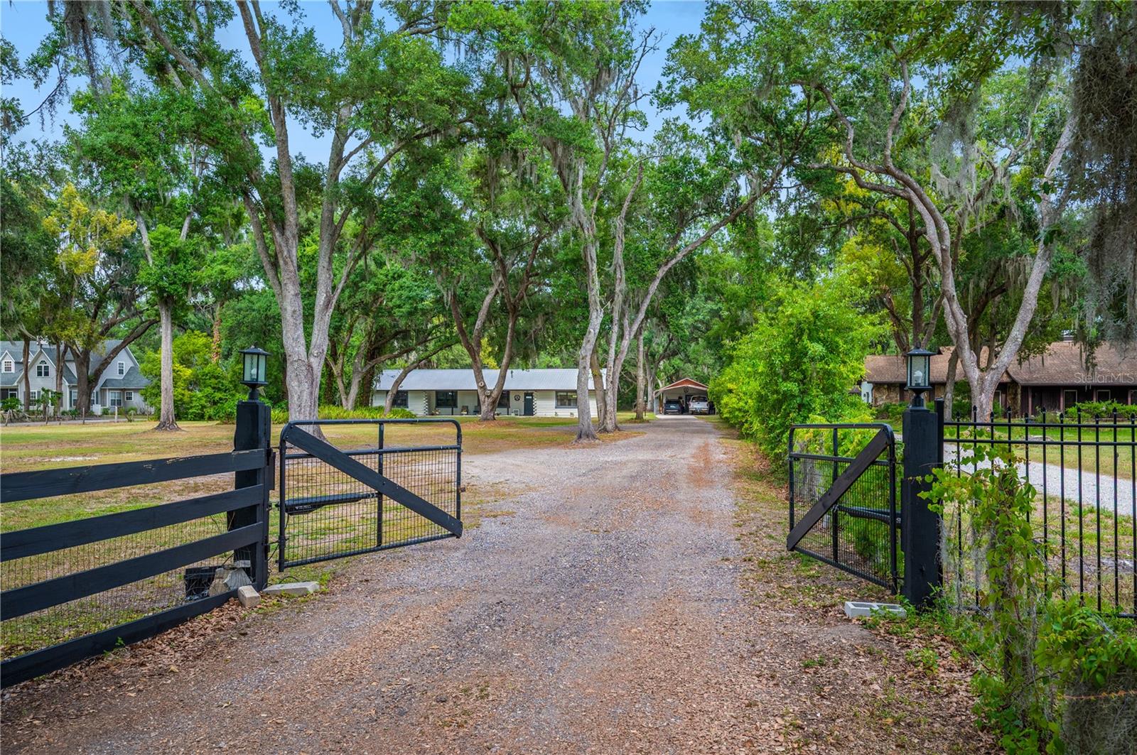 Single Family Residence in PLANT CITY, FL - Daniel Dourado