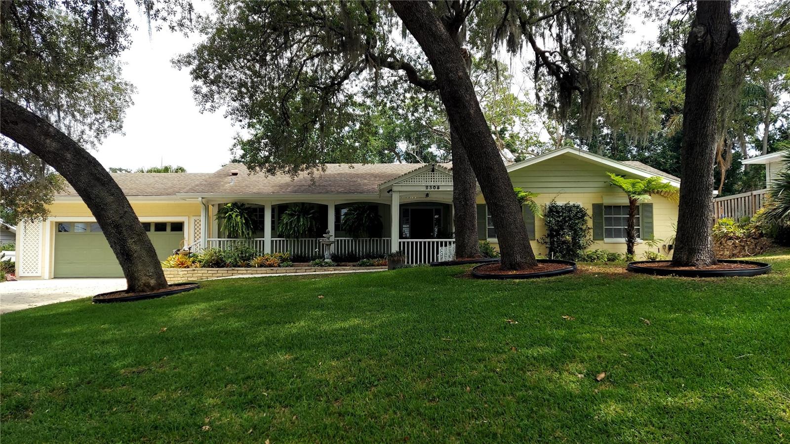 Single Family Residence em MOUNT DORA, FL - Daniel Dourado
