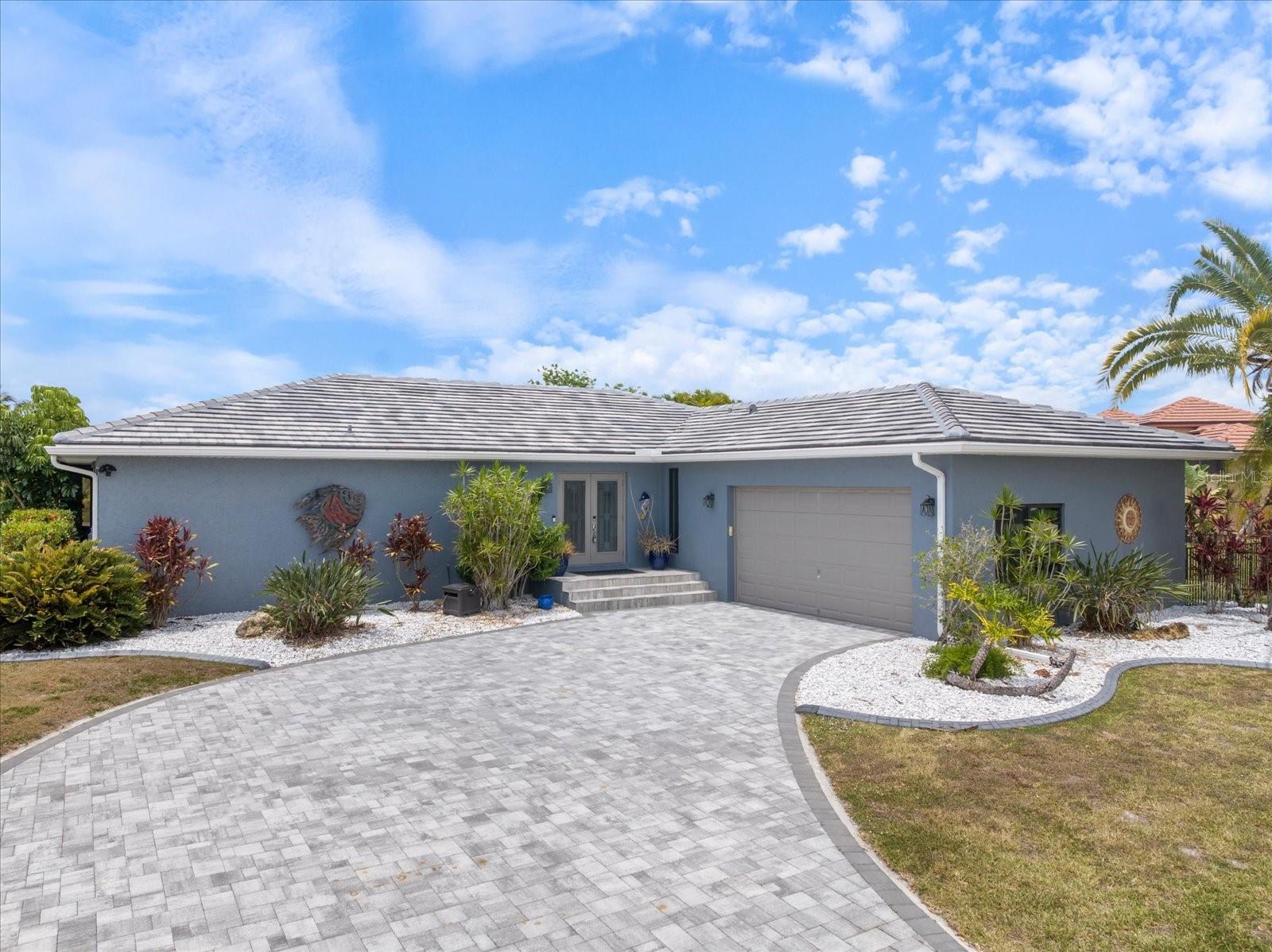 Single Family Residence in PUNTA GORDA, FL - Daniel Dourado