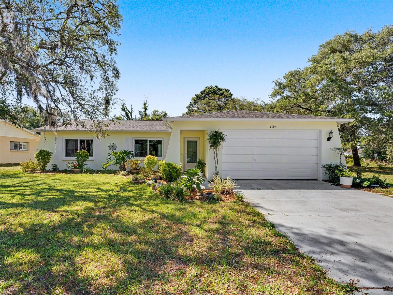 Single Family Residence em SPRING HILL, FL - Daniel Dourado
