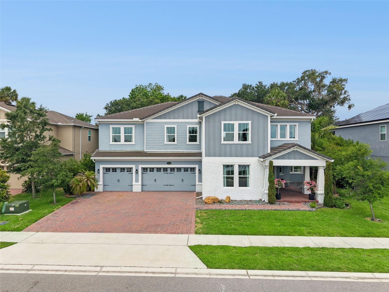Single Family Residence in OAKLAND, FL - Daniel Dourado