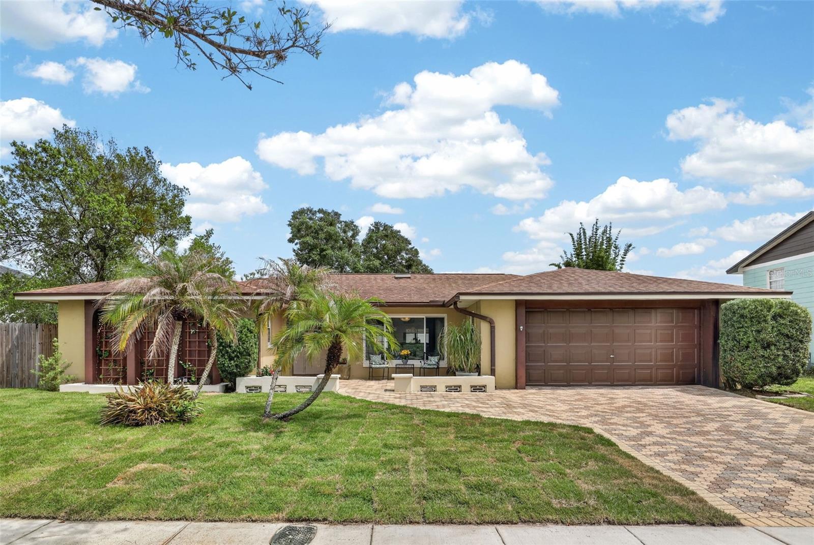 Single Family Residence in MAITLAND, FL - Daniel Dourado