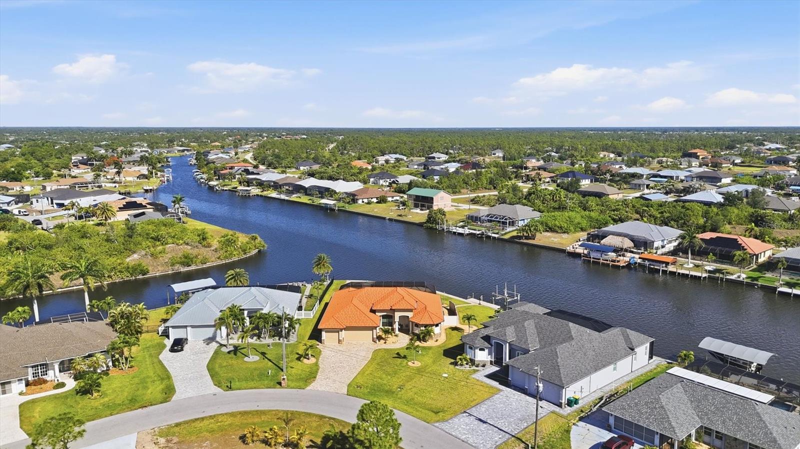 Single Family Residence em PORT CHARLOTTE, FL - Daniel Dourado
