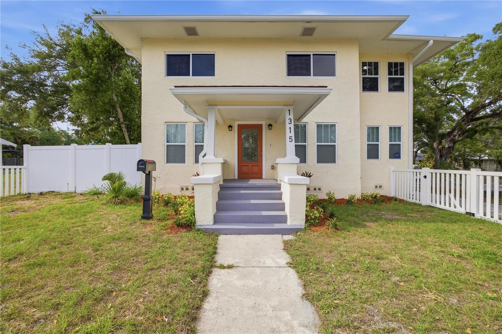 Single Family Residence em ST PETERSBURG, FL - Daniel Dourado