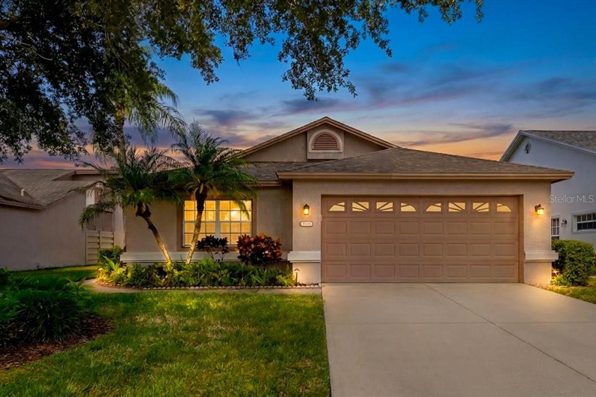 Single Family Residence in BRADENTON, FL - Daniel Dourado