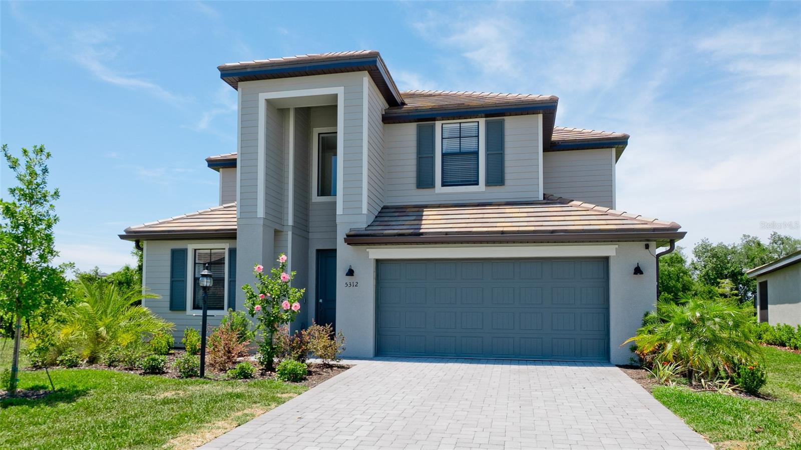 Single Family Residence in BRADENTON, FL - Daniel Dourado